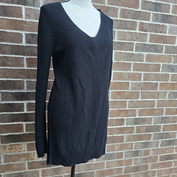 Old Navy Black V-Neck Sweater for Women - Picture 1 of 10